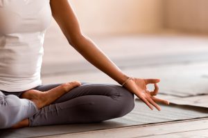 Yoga y bienestar emocional: Cómo el yoga ayuda a reducir el estrés y la ansiedad.